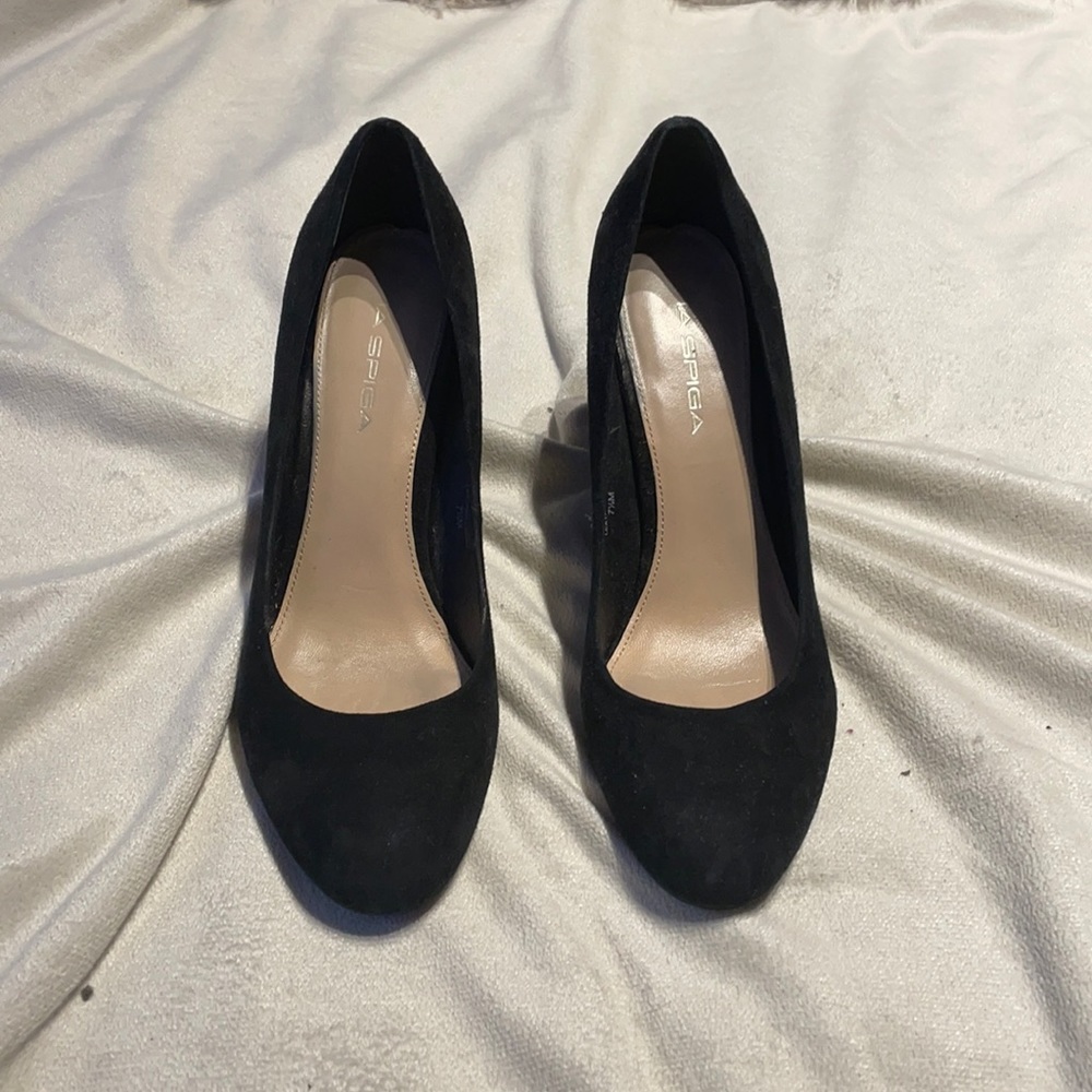 Black wedges